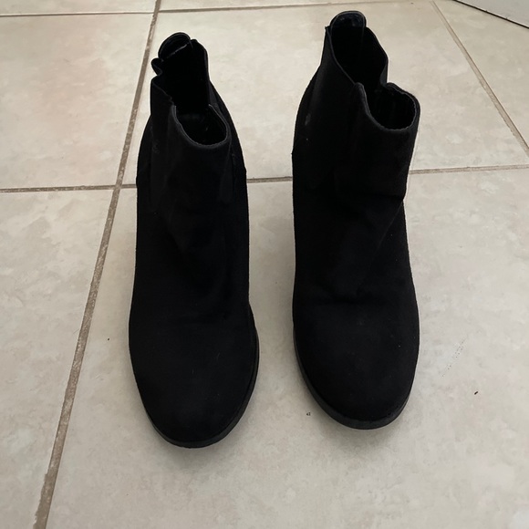 Call it Spring ankle boots - Picture 2 of 3